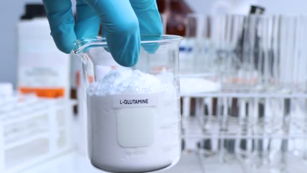 Glutamine Σκόνη Χημικό Περιέκτη Χημική Ουσία Στο Εργαστήριο Και Βιομηχανία — Αρχείο Βίντεο