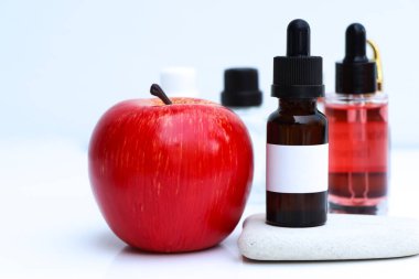 Apple Extract, Fruit Exts kozmetik veya sağlık ürünlerinde kullanılır, beyaz arkaplan 