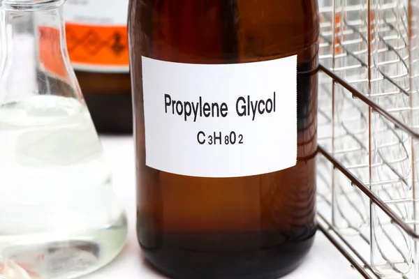 Propylenglykol Chemiebehälter Chemische Analyse Labor Chemische Rohstoffe Der Industrie Stockbild