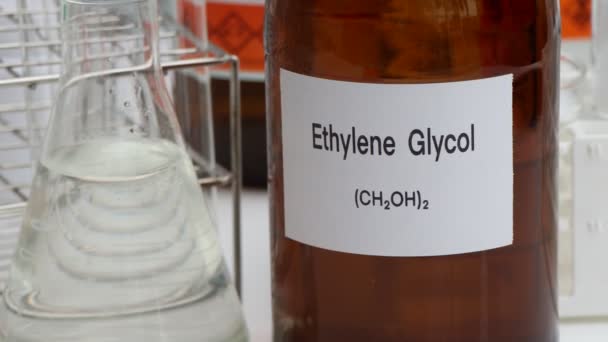 Etileno Glicol Recipiente Análise Química Laboratório Matérias Primas Químicas Indústria — Vídeo de Stock