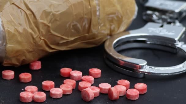 Narkotika Pilulky Jsou Nebezpečné Pro Zdraví Černé Pozadí — Stock video