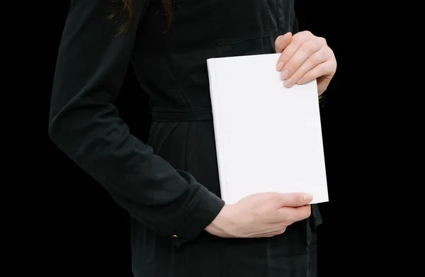 Capa Livro Branco Nas Mãos Mulher Isolada Cor Preta — Fotografia de Stock