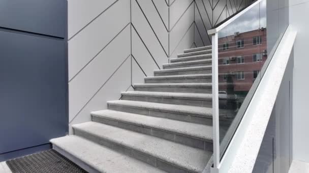 Treppe Abstrakte Architekturteile Eines Geschäftshauses Als Hintergrund Zeitlupe — Stockvideo