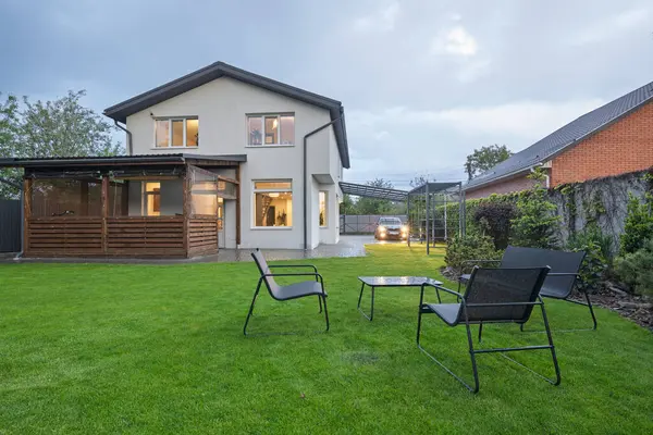 Geceleri modern özel ev