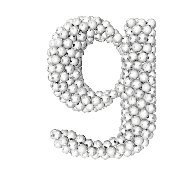 Gümüş futbol toplarından yapılmış bir sembol. G harfi