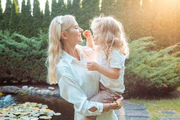 Shiny Smiling Blonde Family Mother Hugging Little Blonde Daughter Spend — Stock Photo, Image