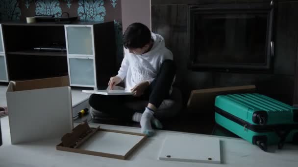 Timelapse Independent Teenage Boy Wearing White Sweatshirt Black Trousers Sitting — Wideo stockowe