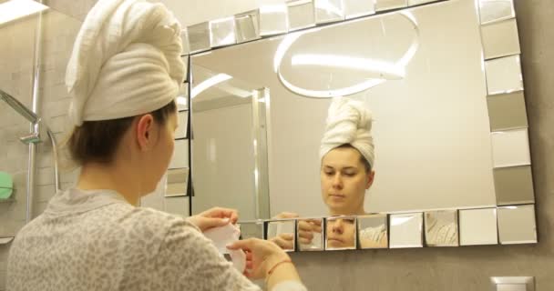 Woman Wear Moisturizing Sheet Mask Face Skincare Beauty Routine Careful — Stockvideo