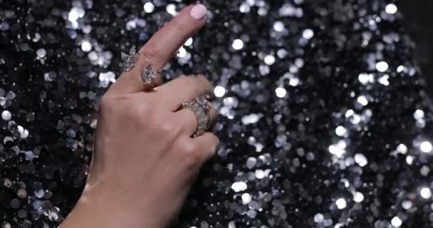Video Close Elegant Hand Moving Fingers Sparkling Gems Jewelry Rings — 图库视频影像