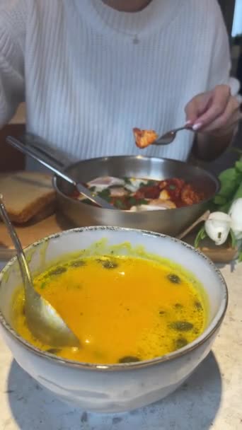Cream Roasted Pumpkin Soup Close View Person Mixing Ready Pumpkin — Vídeo de Stock