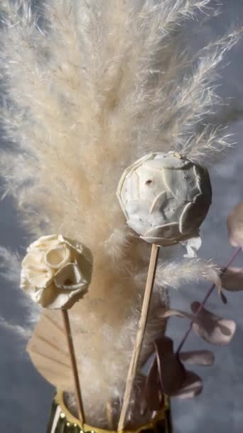 Strauß Getrockneter Blumen Der Vase Nahaufnahme Trockene Kräuter Video Hintergrund — Stockvideo