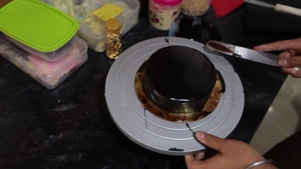 Малый Бизнес Процесс Приготовления Шоколадного Торта Неузнаваемый Повар Повар Готовит — стоковое видео
