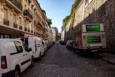 Blois, Fransa 'daki merkez caddede. Güzel bir akşam şehri. Yüksek kalite fotoğraf