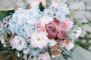 Beyaz, bej renkli düğün buketi. Yüksek kalite fotoğraf