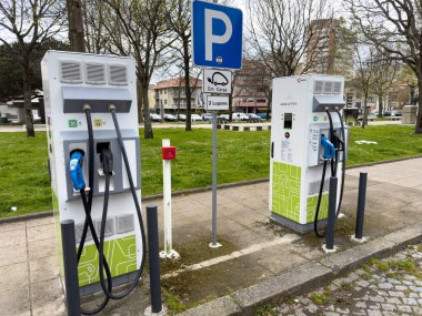 Elektrikli araçlar için EV şarj istasyonu.