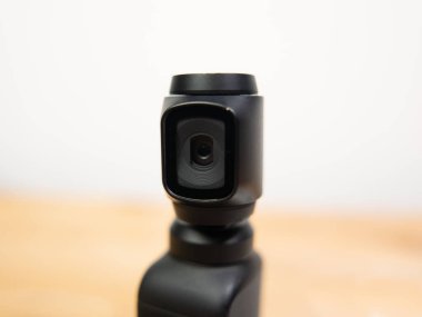 DJI Osmo Pocket 'in el kameraları. Objektifi kapat.