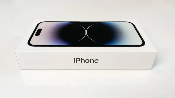 Apple Iphone Pro Caja Mesa Blanca Vista Lateral Fotos De Stock Sin Royalties Gratis