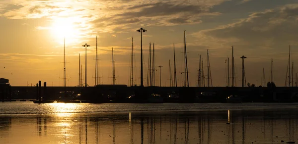 Заході Сонця Гавані Пова Варзім Португалія Пасуться Вітрильники Яхти Силуеті — стокове фото