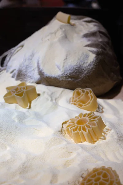 Italian Raw Dough Shape Star Flower Display White Four — Fotografie, imagine de stoc
