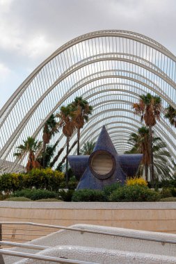 Umbracle Modern Binası 'nın dış yapısı Valencia, İspanya' da yeşilliği ile.