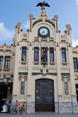 Valencia, İspanya 'daki Valencia Kuzey İstasyonu' ndaki Halkla Cephe ve Meydan.