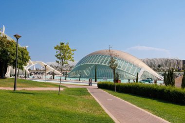 İspanya Turia Park 'tan Valencia' daki Hemisferic Sineması Modern Binası.