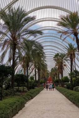 Umbracle Modern Binası 'nın dış yapısı Valencia, İspanya' da yeşilliği ile.