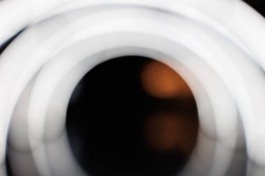 Tubular Işık Kaynağı Yere Yansıma Sebebi ile Bir Spiral Oluşturur.