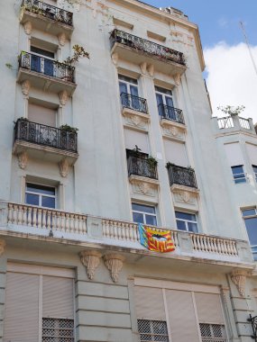 Valencia 'da Valencia Bayrağı Gösterilen Bir Binanın Yüzü, İspanya.