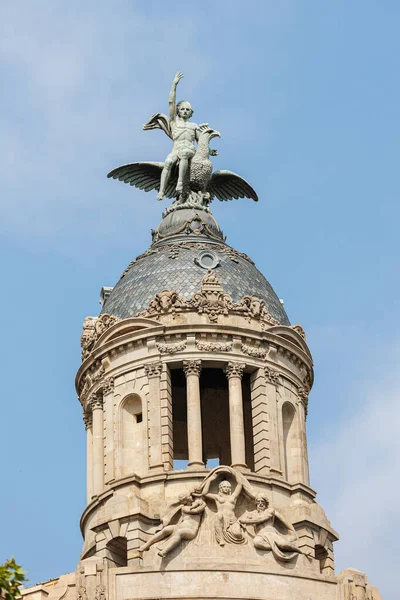 西班牙巴塞罗那Passeig Gracia的La Union和El Fphoenix圆顶雕像 一座住宅和办公大楼 — 图库照片