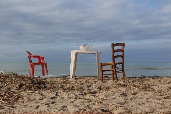 Sandalye ile deniz manzarası stok fotoğraflar | Sandalye ile deniz  manzarası telifsiz resimler, görseller | Depositphotos