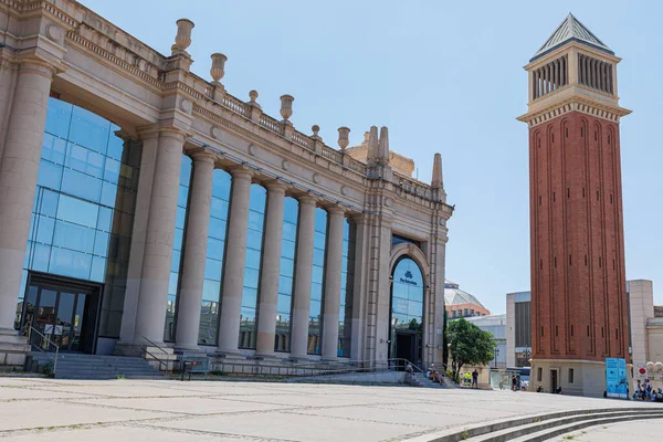 西班牙埃斯潘亚广场巴塞罗那贸易博览会大楼 — 图库照片