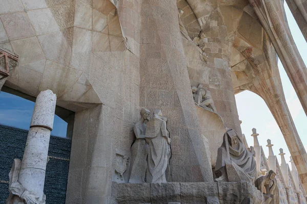 Die Statuen Der Außenfassade Der Basilika Der Sagrada Familia Der — Stockfoto