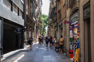 İspanya Barselona 'nın Ana Rambla' sında Yürüyen İnsanlar.