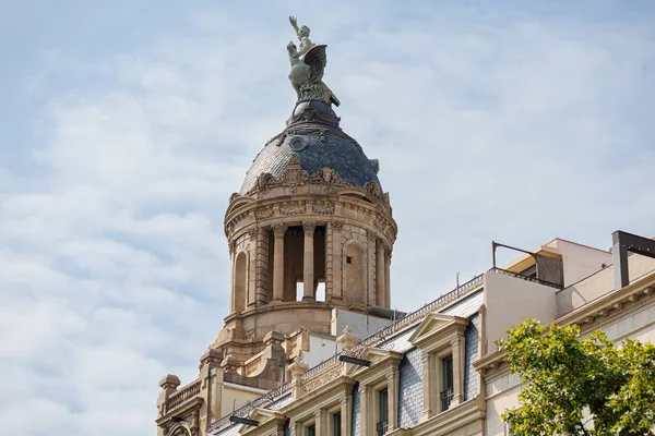 Dome Top Statues Union Fenix Passeig Gracia Residential Office Building — Stock Photo, Image