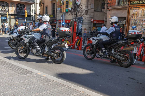 Kommunala Poliser Motorcyklar Med Uniformer Och Hjälmar Stadsgata — Stockfoto