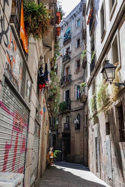 Smalle Straat Van Barcelona Met Antieke Lantaarnpaal Gotische Buurt Van — Stockfoto