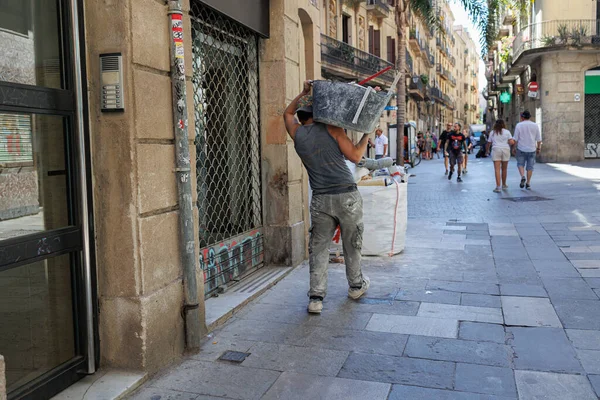Mason Working Street While People Walk Lifting Big Bucket His — Stock Photo, Image