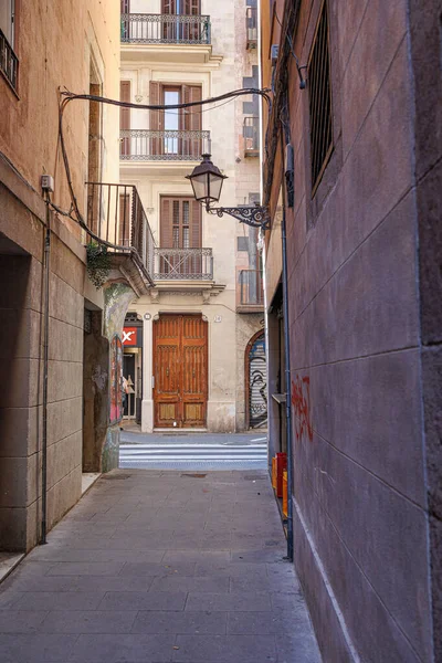 Typical Narrow Barcelona Street Antique Lamppost Spain — Stock Photo, Image