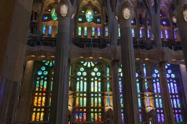 Wnętrze Katedry Sagrada Familia Barcelonie Witraże Hiszpania — Zdjęcie stockowe