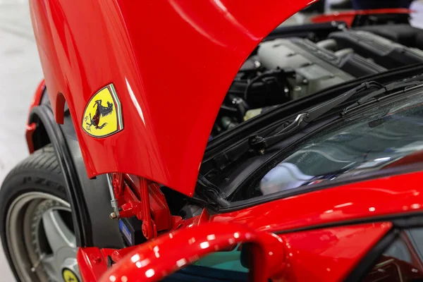 Motore Una Ferrari 456 Con Cofano Aperto — Foto Stock