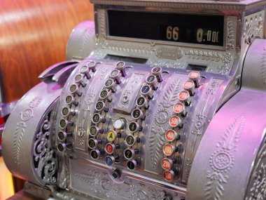 Vintage Dekorasyon ve Gümüş Kaplama Kasanın Detayları.