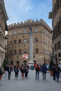 İtalya, Floransa 'da Santa Trinit Meydanı' nda Adalet Sütunu