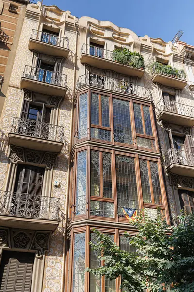 Barselona, İspanya 'da Bir Caddede Bir Binanın Yüzü