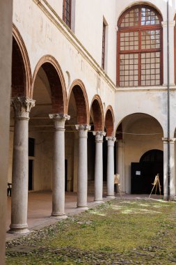 San Secondo, Parma 'daki Rossi Ortaçağ Kalesi, Loggia, Arches ve Koridoru.