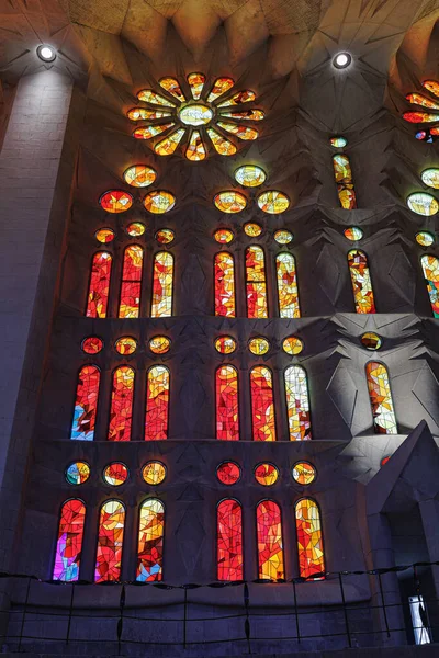 Wnętrze Katedry Sagrada Familia Barcelonie Witraże Hiszpania — Zdjęcie stockowe