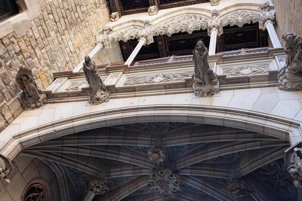 Pont Del Bisbe Szczegóły Symbole Mostu Biskupów Gotyckiej Dzielnicy Barcelony — Zdjęcie stockowe