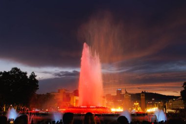 Barcelona 'nın Placa d' Espanya, İspanya 'daki Montjuic Sihirli Çeşmesinin Renkleri.