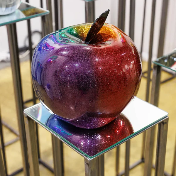 Artistic Depiction Apple Made Colored Brilliant Glass Reflecting Mirrored Supporting — Stock Photo, Image