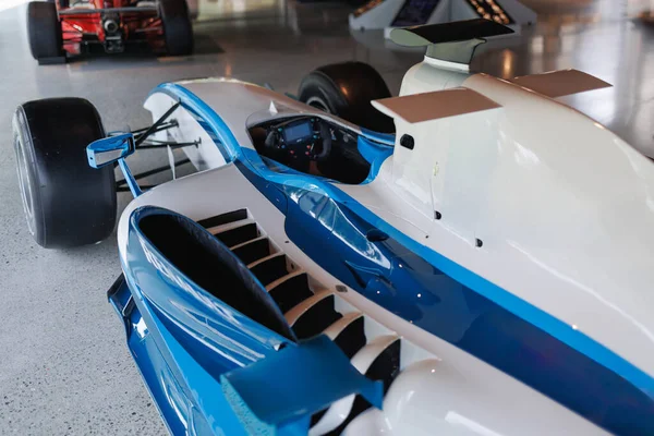 Biały Niebieski Włoski Samochód Konkurencji Dallara Gp2 — Zdjęcie stockowe